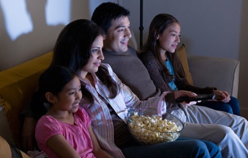 Speak English Center Winter holiday fun facts + the 5 must-watch movies in English.